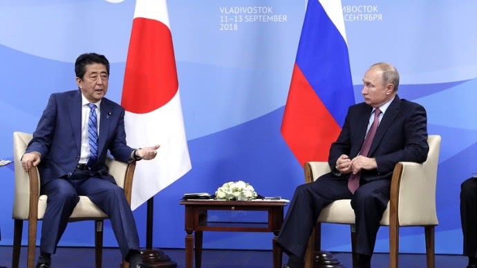 Putin propone un accordo di pace al Giappone di Shinzo Abe 